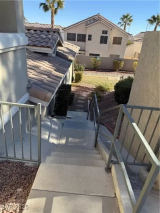 Photo #5: 2722643 Listing