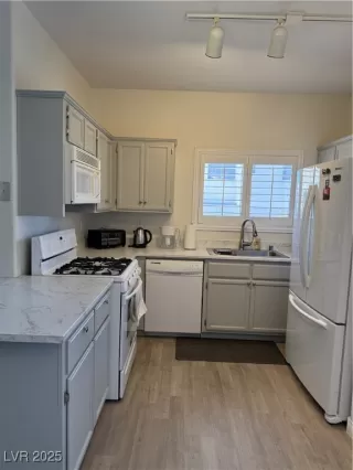 Photo #6: 2722643 Listing