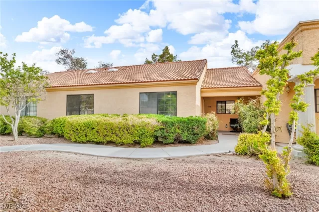 MLS: 2722644 Condo For Sale