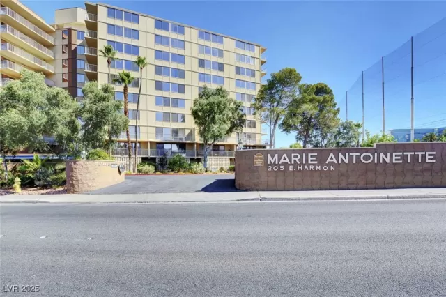 MLS: 2722682 Condo For Sale