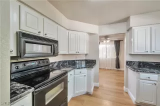 Photo #4: 2722702 Listing 