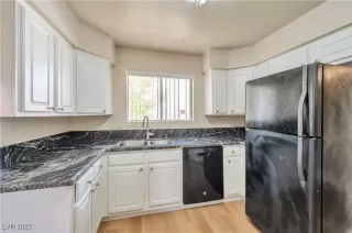 Photo #5: 2722702 Listing 