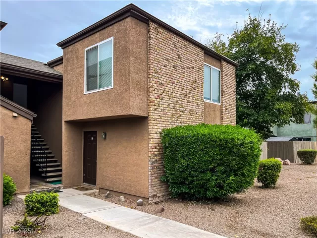 MLS: 2722705 Condo For Sale