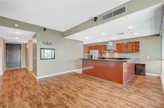 Photo #3: 2722716 Listing 