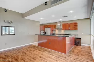 Photo #4: 2722716 Listing 