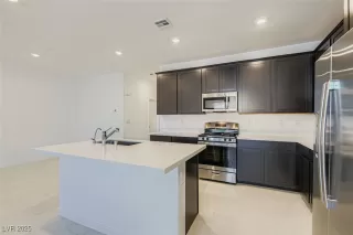 Photo #4: 2722726 Listing 