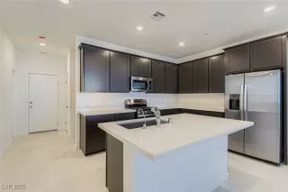 Photo #5: 2722726 Listing 