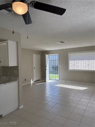 Photo #3: 2722738 Listing 