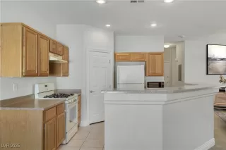 Photo #1: 2722775 Listing 