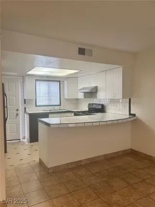 Photo #4: 2722781 Listing 