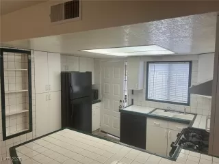 Photo #5: 2722781 Listing 