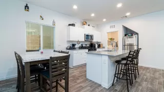 Photo #4: 2722795 Listing