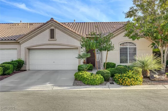 MLS: 2722819 Condo For Sale