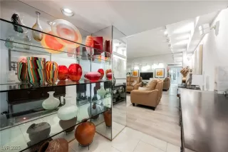 Photo #3: 2722836 Listing 