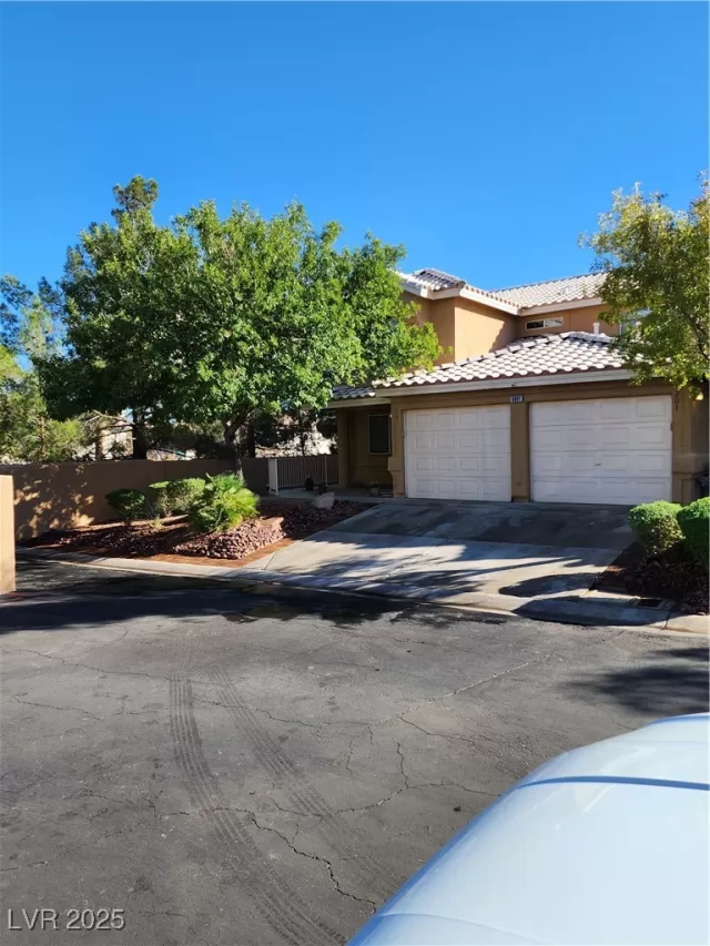 MLS: 2722863 Condo For Sale