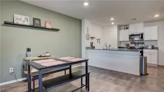 Photo #6: 2722917 Listing 