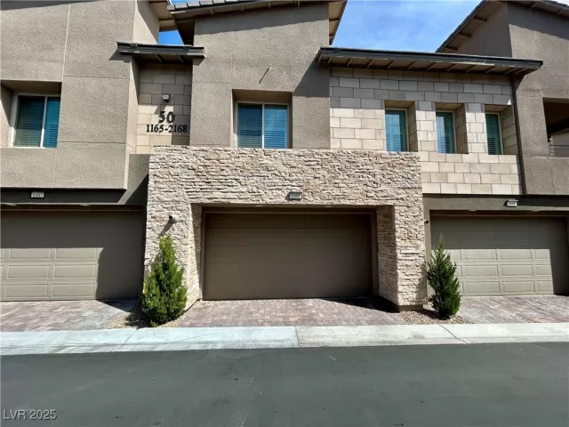 MLS: 2722924 Condo For Sale