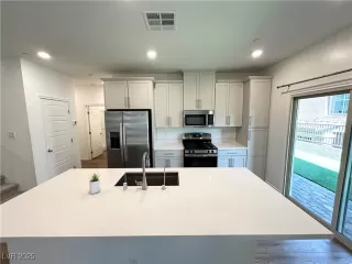 Photo #1: 2722924 Listing 