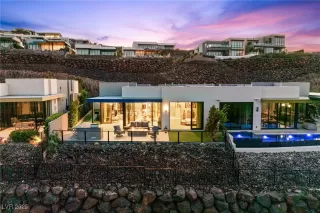 Photo #1: 2722930 Listing 