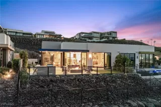 Photo #3: 2722930 Listing 