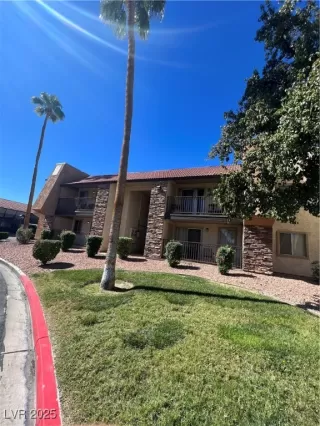 Photo #4: 2722937 Listing