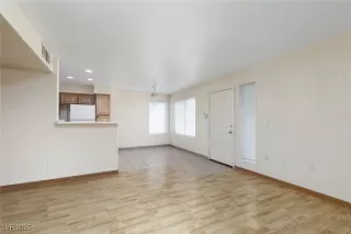 Photo #6: 2722945 Listing