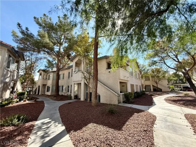 MLS: 2722978 Condo For Sale