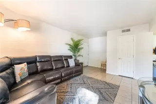 Photo #5: 2723043 Listing