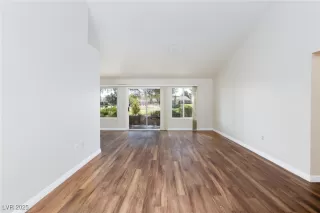 Photo #5: 2723070 Listing