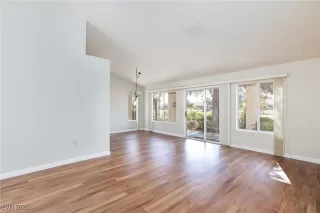 Photo #6: 2723070 Listing