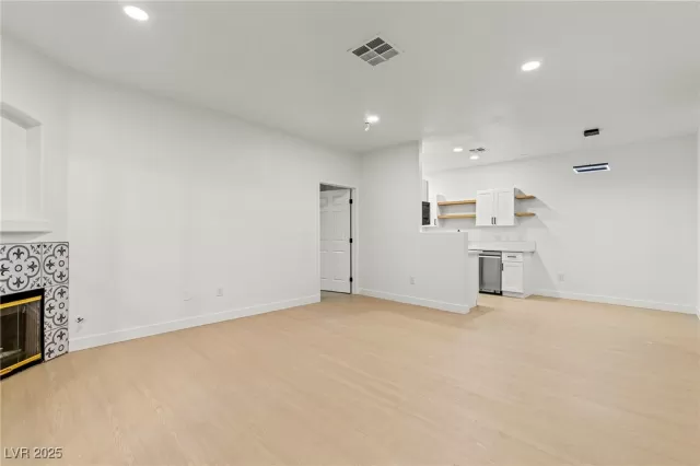 MLS: 2723094 Condo For Sale