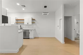 Photo #6: 2723094 Listing