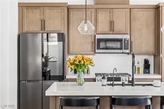 Photo #1: 2723127 Listing 