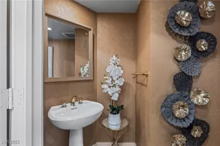 Photo #5: 2723185 Listing