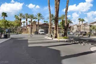 Photo #5: 2723227 Listing