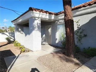 More Details about MLS # 2723236 : 6014 VEGAS DRIVE 0