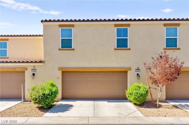 MLS: 2723324 Condo For Sale