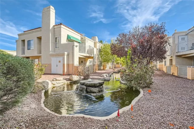 MLS: 2723339 Condo For Sale