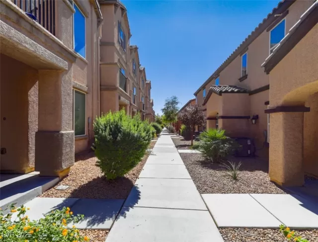 MLS: 2723376 Condo For Sale