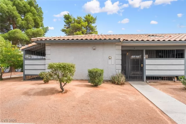 MLS: 2723403 Condo For Sale