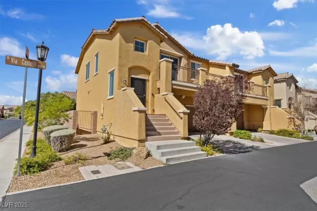 MLS: 2723424 Condo For Sale