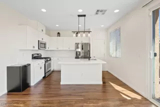 Photo #2: 2723424 Listing 