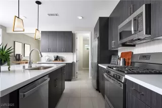 Photo #3: 2723427 Listing 