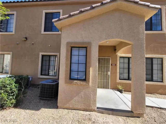 MLS: 2723478 Condo For Sale