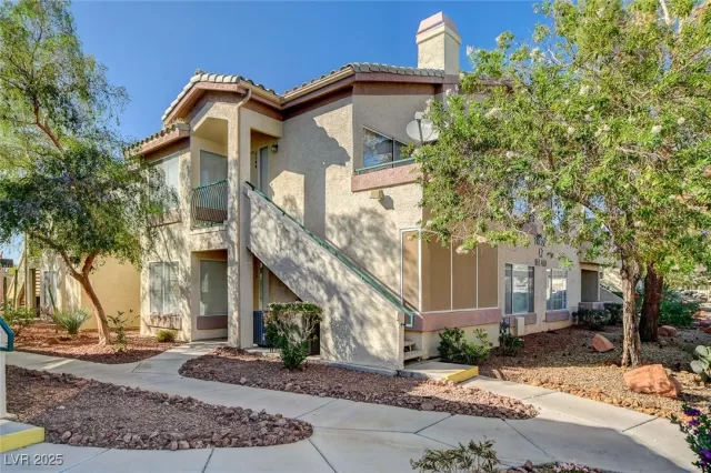 MLS: 2723500 Condo For Sale