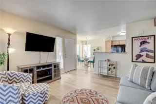 Photo #4: 2723500 Listing