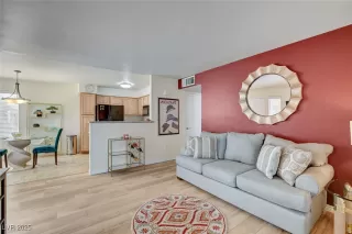 Photo #5: 2723500 Listing