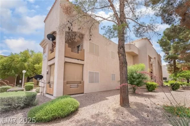 MLS: 2723507 Condo For Sale