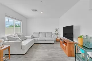 Photo #4: 2723511 Listing 