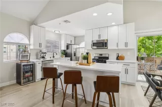 Photo #1: 2723593 Listing 